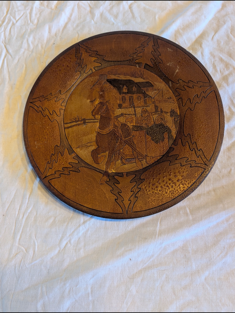 2/20$ Vintage Brown Carved Wooden Round Wall Plaque